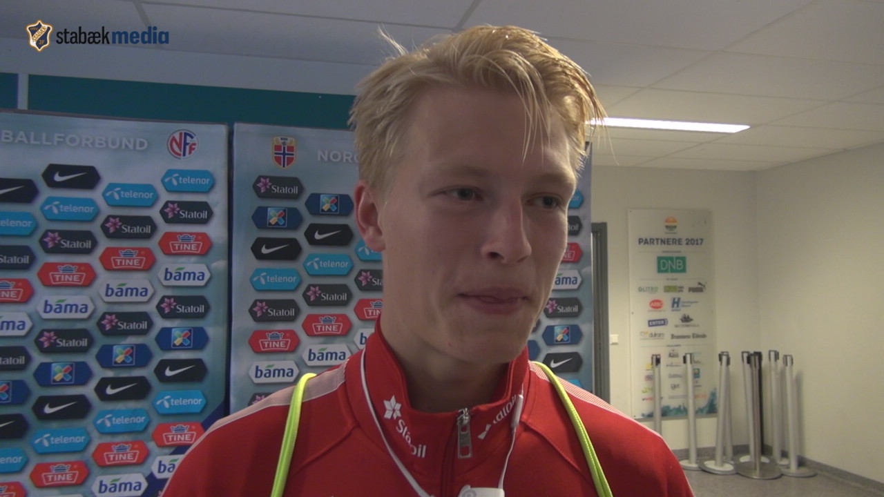 Hanche-Olsen med flagget på brystet